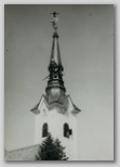Postavljanje zvonika na Dobravi 24. 8. 1936, foto Janko Balantič (Valentinov): od zgoraj: Krvina iz Lipnice, Debelakov Lovro (Vrenc), Jurjevčev (Šlibar z Zg. Dobrave), vir Joža Pfajfar