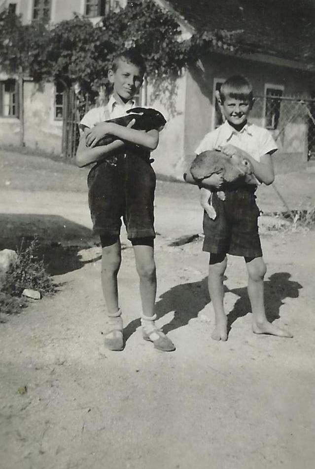 Jože in Marijan Hladnik, Borovnica 1943.