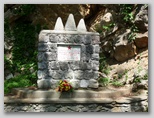 Partizanski spomenik nad Čolniščem