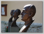 Josip Lavtižar, Lovrenc Lavtižar in Simon Robič v Kranjski Gori, kipar Nikolaj Mašukov, 2010