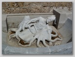 Vodnjak Janeza Nepomuka ob cerkvi sv. Kancijana v Kranju, kipar Franc Berneker