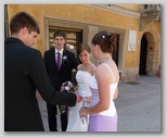 Poroka v Kranju pred mestno hišo