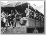 Slavisti v Beli krajini 30. in  31. maja 1958, arhiv Silva Faturja. V sredini trojke na levi Andreja Štefančič (pozneje Kmecl), v trojki na desni: Ante Žutič, Mari Zevnik, Olga Treven