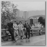 Slavisti na Koroškem z Bratkom Kreftom maja 1959, arhiv Silva Faturja. Jože Škufca, Sonja Močnik, Vlada Božič, Vojo Duletić