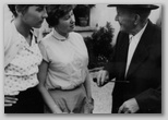 Absolventski izlet slavistov v Benečijo, Lesa: in Marija Pegan, Zinka Lep (Zorko)  in duhovnik Arturo Blasutto, 1960, arhiv Silva Faturja