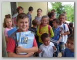 Učenci v vasi Tomor na prvi dan pouka