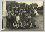 Stražišče, TVD Partizan 1954, 3. razred Vikice Hladnik: na sredi spodaj Breda Konjar, levo spodaj Miro Bašar