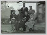 22. julij 1962: Šolarjevi (Zečkovi na Sr. Dobravi 9): Franca, voček Janez, Slavko, mama Marija, Tončka, Cila