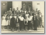 Nižja gimnazija Idrija, 1952. Zgoraj z leve 1 Janko Trošt, 2 3 4 ravnateljica Marija Puc, 5 Marija Frelih, 6