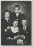 20. sept. 1952; Vikica Šilar, Nande Jocif (priči), Justi Šilar in Miloš Jocif (mladoporočenca)