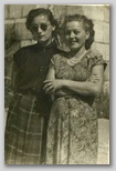 sept. 1954, Cvetka in Vikica Hladnik pod borovniškim mostom