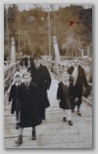 Justi, Ivo, Janez, Vikica, Marjanca Šilar, Savski most v Kranju okrog 1940