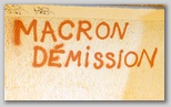 Macron démission (Macron odstopi)