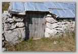 Pastirska koča na planini Zaglavlje pod Vilincem