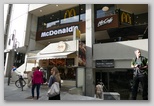 Pot bang za izstradane Palestince. Izraelski McDonald's je dajal zastonj hrano izraelskim vojakom v Gazi