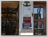 Kraljevica: Toples women drink free
