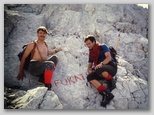 Zdzich in Miran. Fukat, piše na skali pod Rjavino, 1988